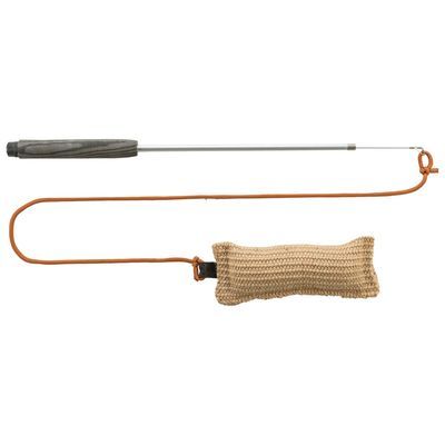 Hondenflirtstok met houten handvat, metalen staaf, lange leren koord en beige bijtkussen van stof aan het uiteinde. Alle onderdelen duidelijk zichtbaar.