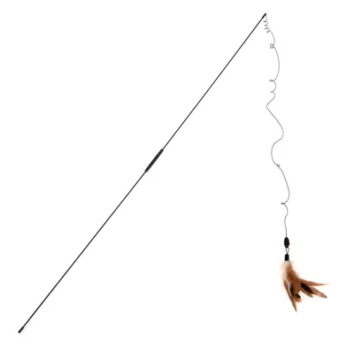 Lekpinne med bruna fjädrar i änden, lämplig för interaktiv lek. Lekpinne med bruna fjädrar i änden, lämplig för interaktiv lek.