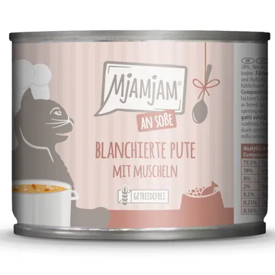 Mjamjam an Soße, Blanchierte Pute mit Muscheln, Getreidefrei. Texte en allemand sur l’étiquette d’une boîte de nourriture pour chat avec illustration de chat et gamelle.