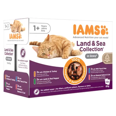 IAMS Land & Sea Collection in Gravy pour chats adultes, 12x85g : 3x poulet et dinde, 3x thon sauvage et pois, 3x agneau et poivron rouge, 3x saumon vapeur et cabillaud. Sans sucre ajouté.