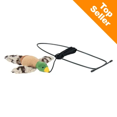 Kattleksak i form av en tygfågel med grön och gul näbb, fastsatt på svart snöre och metallbåge. Orange hörn med texten 'Top Seller'. Kattleksak i form av en tygfågel med grön och gul näbb, fastsatt på svart snöre och metallbåge. Orange hörn med texten 'Top Seller'.