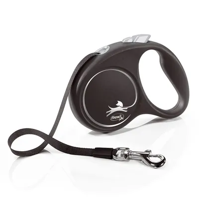 Flexi Hundeleine in Schwarz mit ergonomischem Griff, silbernem Logo und verstellbarem Band. Metallkarabiner zur Befestigung sichtbar.