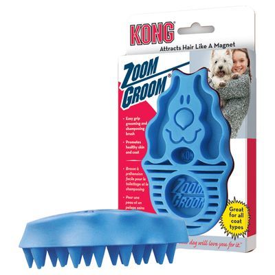 KONG Zoom Groom, spazzola blu per la cura del pelo. Attira i peli come una calamita, adatta a tutti i tipi di pelo. Favorisce pelle e pelo sani, facile da impugnare per la cura e lo shampoo.