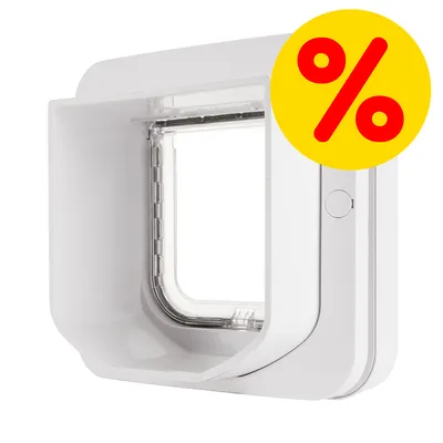 Porta per animali in plastica bianca con simbolo percentuale rosso su sfondo giallo, indicazione di offerta o sconto visibile nell'immagine.