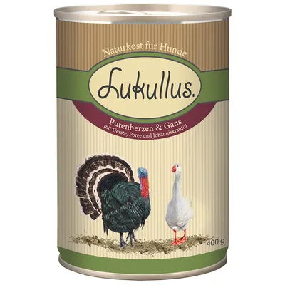 Blik Lukullus natvoer voor honden, 400 g. Tekst: 'Naturkost für Hunde', 'Putenherzen & Gans mit Gerste, Poree und Johanniskraut'. Afbeelding van een kalkoen en een gans.