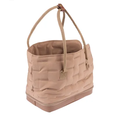 Borsa beige con design imbottito, due manici e cerniera sul fondo. Adatta al trasporto.