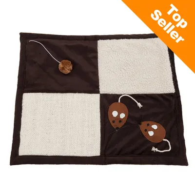 Kattmatta med fyra rutor i olika material, en boll med snöre och två tygmöss. Orange hörn med texten Top Seller.