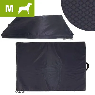 Coussin pour chien taille M, housse noire en tissu avec poignée latérale et motif visible sur le détail. Deux vues du coussin présentées.