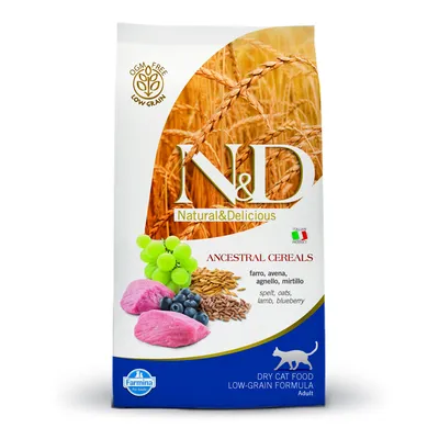 Balení Farmina N&D Natural & Delicious Ancestral Cereals, suché krmivo pro kočky. Viditelné texty: OGMO FREE LOW GRAIN, spelt, oats, lamb, blueberry, DRY CAT FOOD LOW-GRAIN FORMULA Adult.