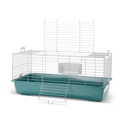 Jaula para pequeños animales con base de plástico verde, paredes de rejilla metálica, gran puerta frontal y comedero integrado.