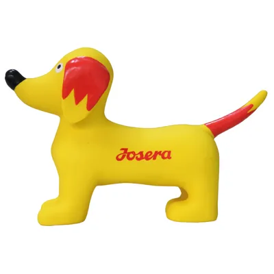 Gelbes Hundespielzeug mit roten Akzenten und Josera-Logo auf der Seite.
