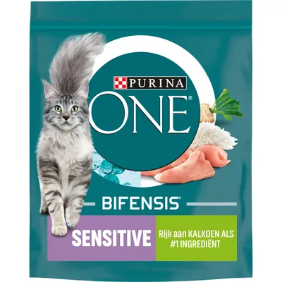 Purina ONE Bifensis Sensitive kattenvoer, rijk aan kalkoen als #1 ingrediënt. Afbeelding van een kat, kalkoen, rijst en groenten op de verpakking.