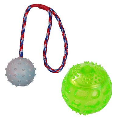 Grüner Noppenball und orangefarbener Ball mit blauer Schnur, daneben rotes Prozentzeichen für Rabattaktion.