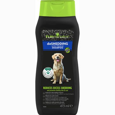 FURminator deSHEDDING ULTRA PREMIUM SHAMPOO, flacon 473 ml avec image d’un chien. Texte visible : élimine les poils morts et favorise une peau et un pelage sains.