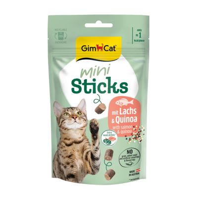 GimCat mini Sticks mit Lachs & Quinoa, with salmon & quinoa, bez zbóż, cukru i sztucznych barwników, opakowanie z kotem i przysmakiem, wyprodukowano w Austrii