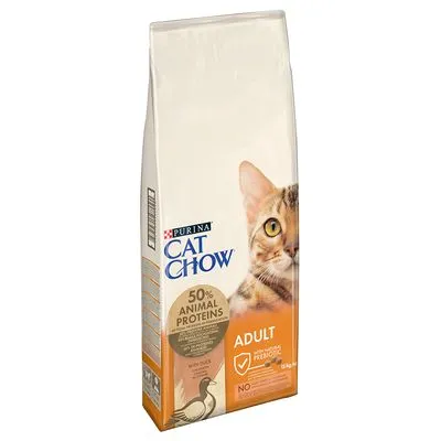 Purina Cat Chow Adult kattenvoer, 50% dierlijke eiwitten, met eend. Verpakking toont afbeelding van een kat en tekst: 'ADULT', 'NO' en 'IMMUNITY DEFENSE'. Purina Cat Chow Adult kattenvoer, 50% dierlijke eiwitten, met eend. Verpakking toont afbeelding van een kat en tekst: 'ADULT', 'NO' en 'IMMUNITY DEFENSE'.