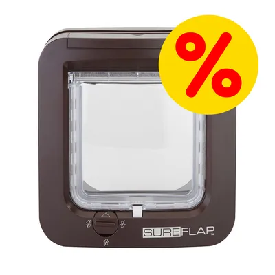 Porta per animali SureFlap marrone con simbolo percentuale giallo e rosso in alto a destra, indicante offerta o sconto visibile.