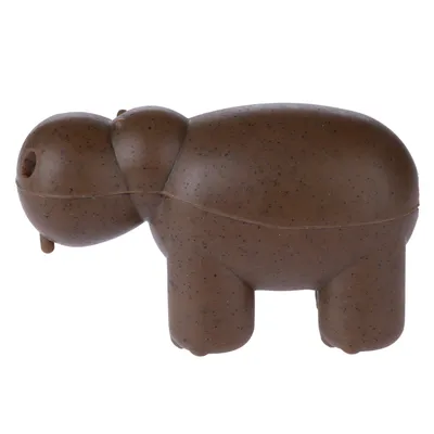 Giocattolo marrone a forma di ippopotamo, in plastica con superficie leggermente maculata.