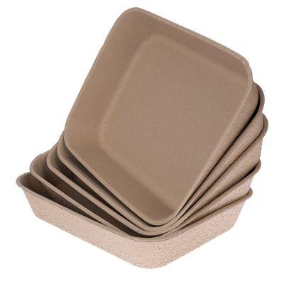 Sześć brązowych, sztaplowanych misek z trwałego materiału, kwadratowy kształt z zaokrąglonymi rogami.