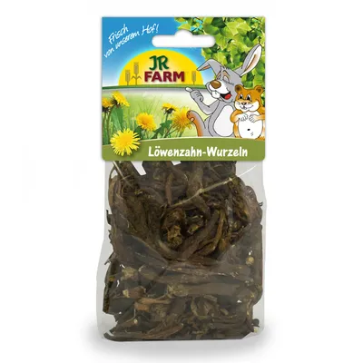 JR Farm voikukanjuuret, tuoreita tilaltamme. Pakkaus kuivatuilla juurilla ja kuvitus, jossa kani ja hamsteri voikukkakentän edessä.