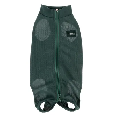 kooa Hundejacke in Dunkelgrün mit Reissverschluss vorne und atmungsaktivem Mesh-Material.