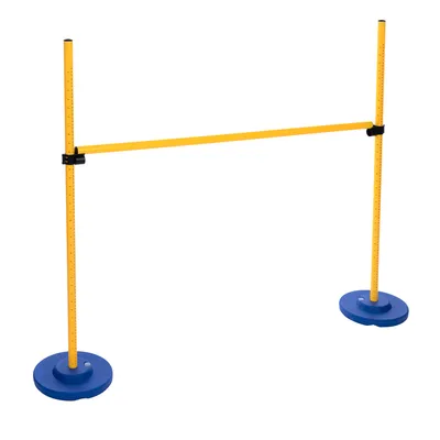 Barre d’agility jaune avec deux poteaux réglables en plastique, socles ronds bleus et graduations visibles sur les montants.