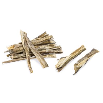 Torkade fiskhudremsor, naturliga och utan tillsatser.