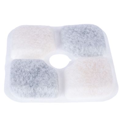 Filtereinsatz mit vier quadratischen Filzflächen in Weiss und Grau, mittige Öffnung für Wasserfiltergeräte.