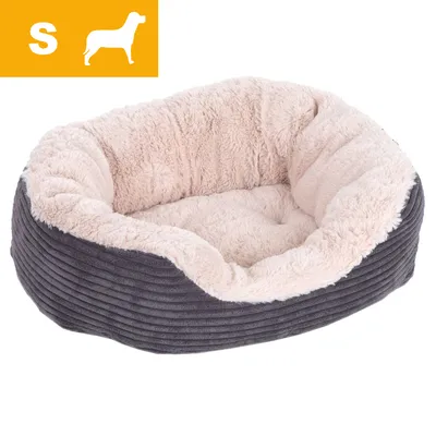 Hundeseng i størrelse S, blød beige plys indvendigt og grå ribbet stof udvendigt. Synligt ikon med hund og bogstavet S øverst til venstre.
