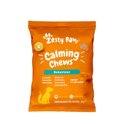Zesty Paws Calming Chews, behaviour support with green tea, postbiotics, hemp seed, ashwagandha. Claims: calmness, relaxation, well-being. No artificial colours. 30g pack.