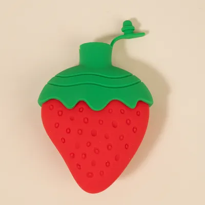 TIAKI Welpenspielzeug Erdbeere - L 11,5 x B 9,5 x H 4 cm