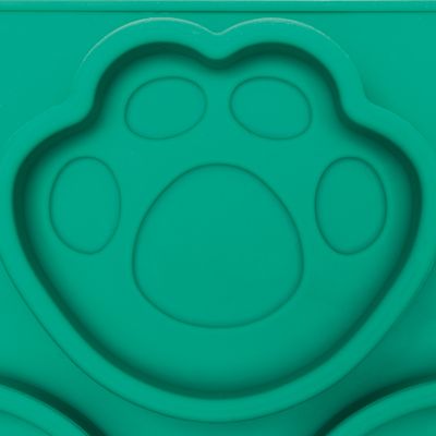 Grüne Silikonmatte mit Pfotenabdruck-Design, geeignet für die Verteilung von Futter oder Snacks.