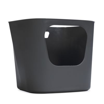 Sivá plastová nádoba s obdĺžnikovým otvorom na boku, vhodná na skladovanie alebo ako úkryt pre domáce zvieratá.