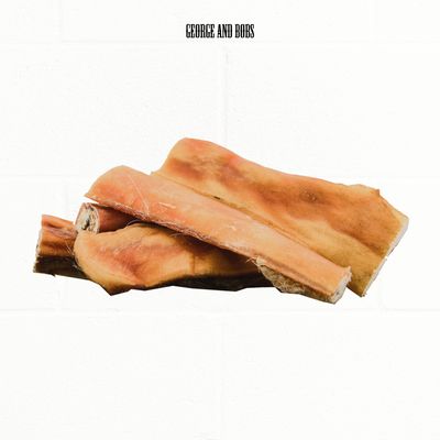 George and Bobs. Naturliga tugg snacks av torkat nöthud, idealiska för långvarigt tuggande.