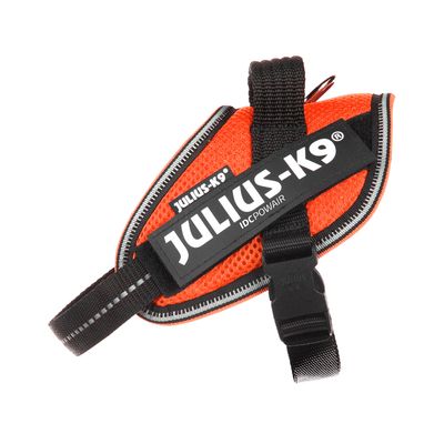 Шлейка Julius-K9 IDC Powair оранжевого цвета с отражающей полосой и черной застежкой.