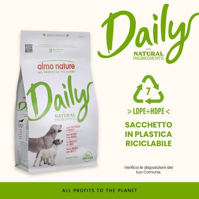 almo nature Daily con componenti naturali, con manzo e riso. Sacchetto di plastica riciclabile LDPE+HDPE, adatto a tutte le razze di cani.