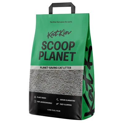 Scoop Planet cat litter, plant-based, 100% biodegradable, odour-eliminating, fast-clumping. Bag size: 4.5kg, 12.8L, 10lbs. Labelled as planet-saving cat litter.