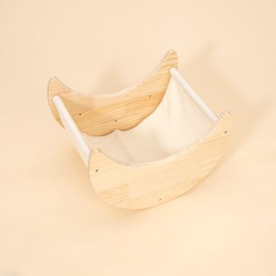 TIAKI nástěnný pelíšek půlměsíc, bílý - cca D 36 x Š 28,5 x V 15 cm