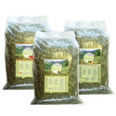 Bunny FrischGras fân, 3 pungi a câte 2 kg, cu descriere detaliată a produsului pe etichete.