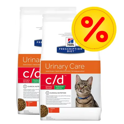 Hill's Prescription Diet Urinary Care c/d kattmat, kyckling, två förpackningar med röd rabatt-symbol (%) synlig. Text: Urinary Stress, Reduced calorie. Hill's Prescription Diet Urinary Care c/d kattmat, kyckling, två förpackningar med röd rabatt-symbol (%) synlig. Text: Urinary Stress, Reduced calorie.