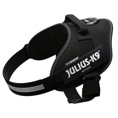 JULIUS-K9 IDC®POWER hondentuig, zwart met reflecterende band en metalen ring, zichtbaar merklabel op de zijkant.