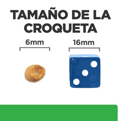 Tamaño de la croqueta: comparación visual entre una croqueta de 6 mm y un dado azul de 16 mm.