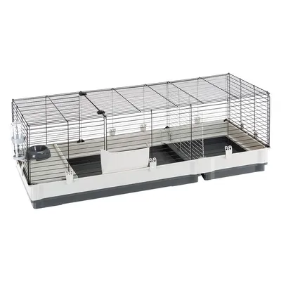 Grande cage rectangulaire pour rongeurs avec structure en métal et base en plastique, équipée d’un abreuvoir, d’une mangeoire et d’une gamelle visibles à l’intérieur.