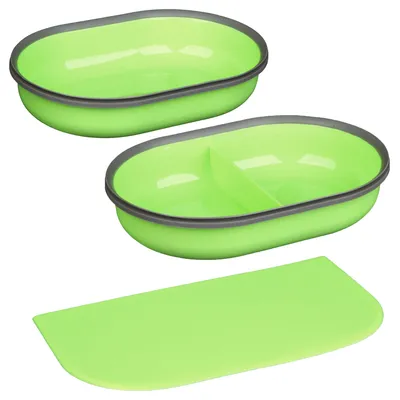 Grüne Futterschale aus Kunststoff mit grauem Rand, zweiteiliges Design und passender Abdeckung.
