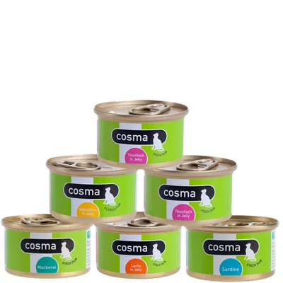 Boîtes Cosma pour chat, variantes visibles : Thunfisch in Jelly, Hühnchen in Jelly, Mackerel, Lachs in Jelly, Sardine. Étiquettes en allemand et anglais.