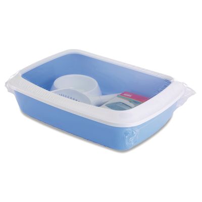 Kit comprenant un bac à litière bleu en plastique avec rebord blanc, une pelle à litière, un bol et un accessoire emballés sous film plastique transparent.