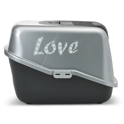Caja de arena gris para gatos con base negra y el texto brillante 'Love' en la parte superior hecho de piedras brillantes.