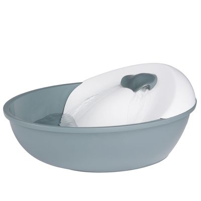 Fontanella per pet in plastica grigia e bianca con flusso d'acqua visibile, senza marchio o testo.