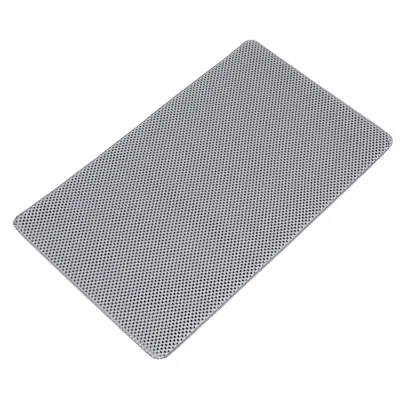 Rechthoekige mat met grijze, fijnmazige structuur. Materiaal: textiel. Geen merknaam of tekst zichtbaar.