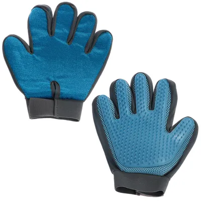 Zwei blaue Pflegehandschuhe mit Noppen auf einer Seite und weicher Stoffoberfläche auf der anderen, geeignet für Fellpflege.